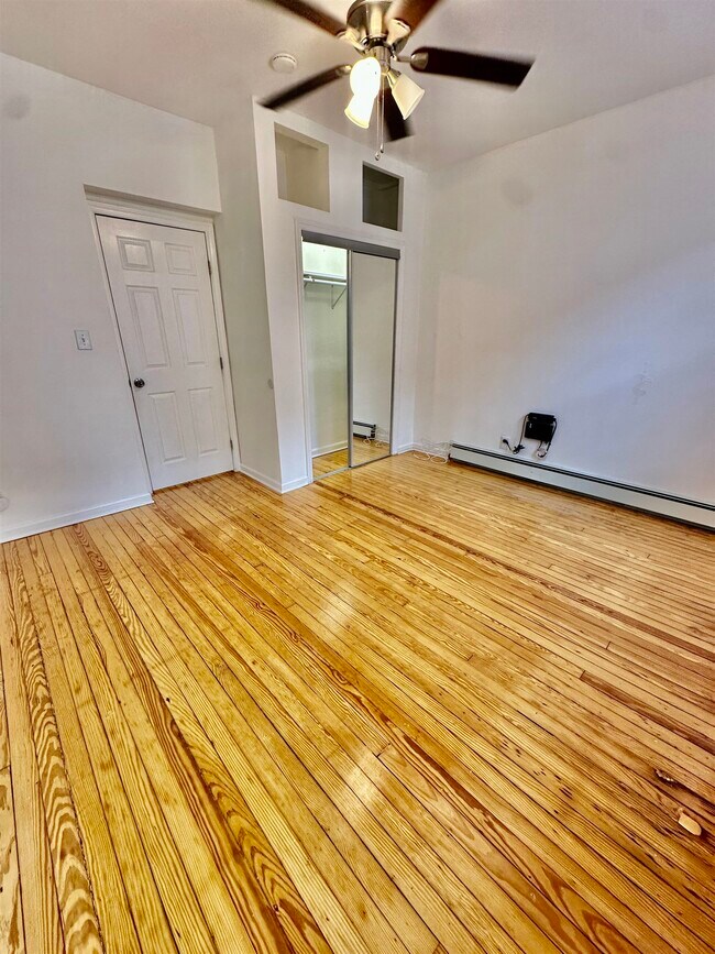 Building Photo - 247 Clendenny Ave