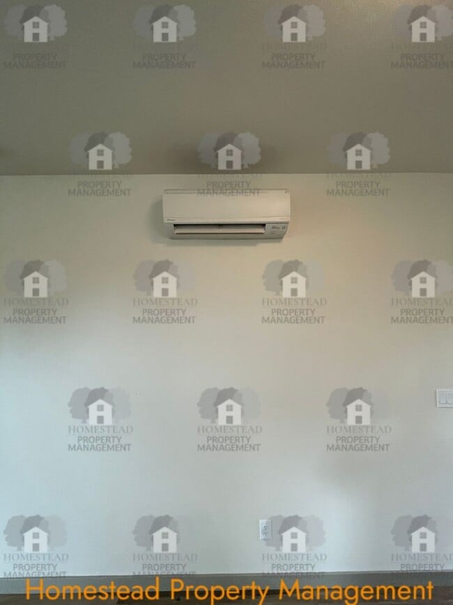 Building Photo - BEAUTIFUL HOME IN DALLAS!