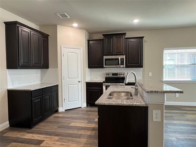 Building Photo - 639 Comal Dr