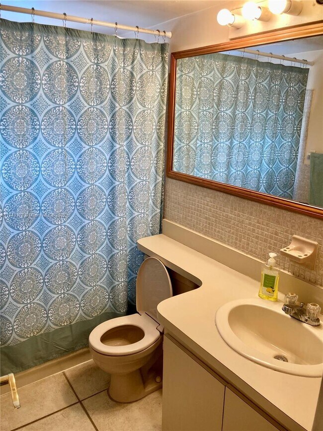 Building Photo - 2460 SW 18th Ave