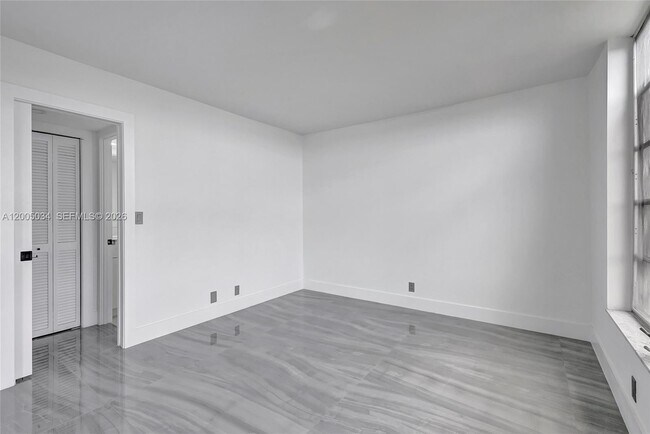 Building Photo - 3091 N Course Dr