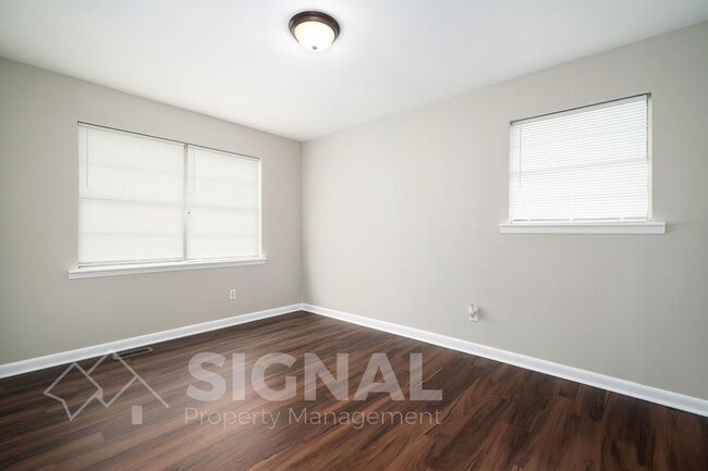 Building Photo - 2827 Arrowhead Cir NE