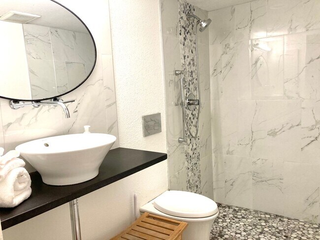 Building Photo - Casa Rio Waterfront Condominium