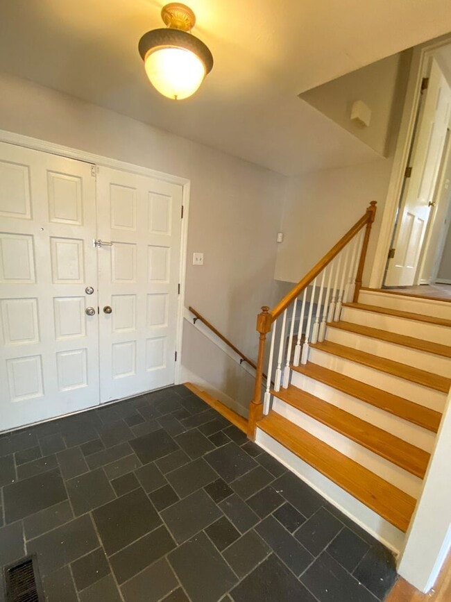 Building Photo - 5867 Brierdale Ave
