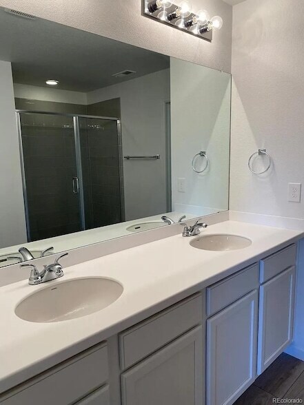 Building Photo - 2714 Admer Dr