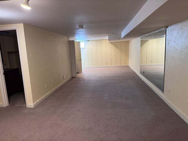 Building Photo - Historical Duplex - Spacious 3 Bedroom, 2.5 Bath Duplex with fenced in private patio.