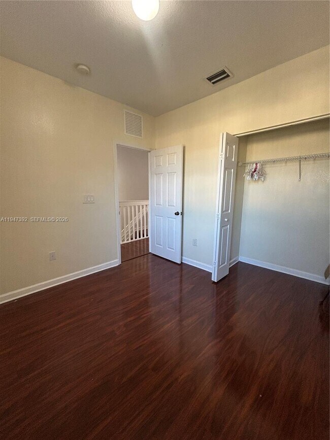 Building Photo - 1575 NE 33rd Ave