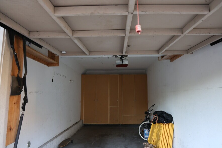 Building Photo - 155 N Cross Creek Rd