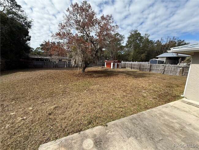 Building Photo - 920 N Lyle Ave