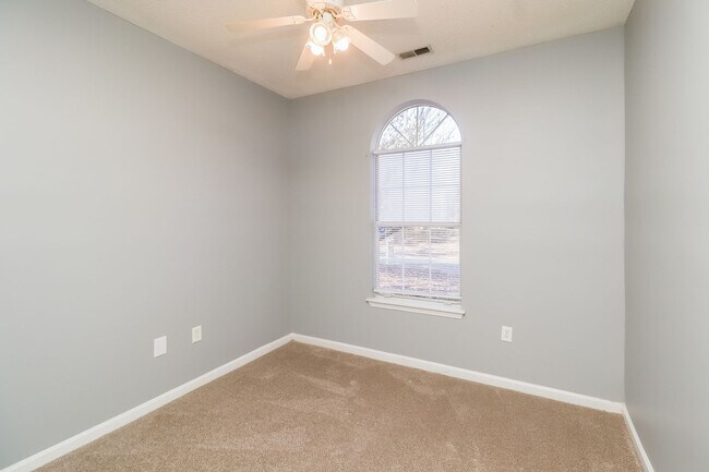 Building Photo - 3606 Briarthorne Dr