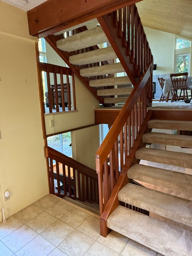 Building Photo - Cozy Huge 1 Bed with Loft and 2.5 Bath - H...
