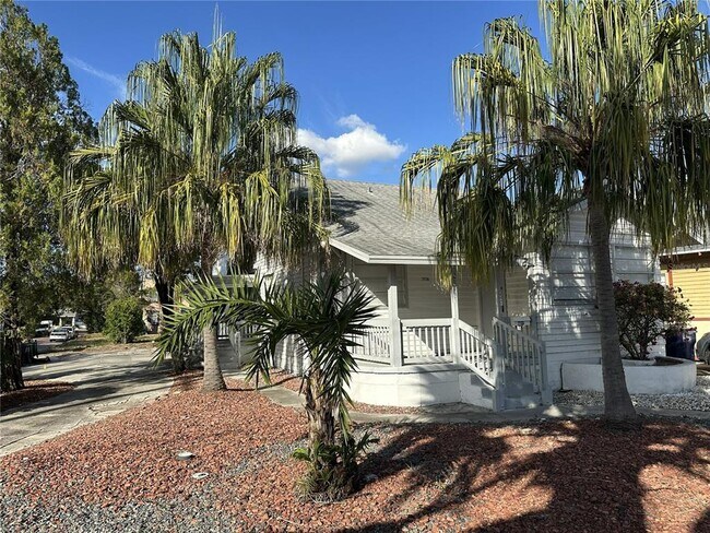 Building Photo - 2113 W North B St