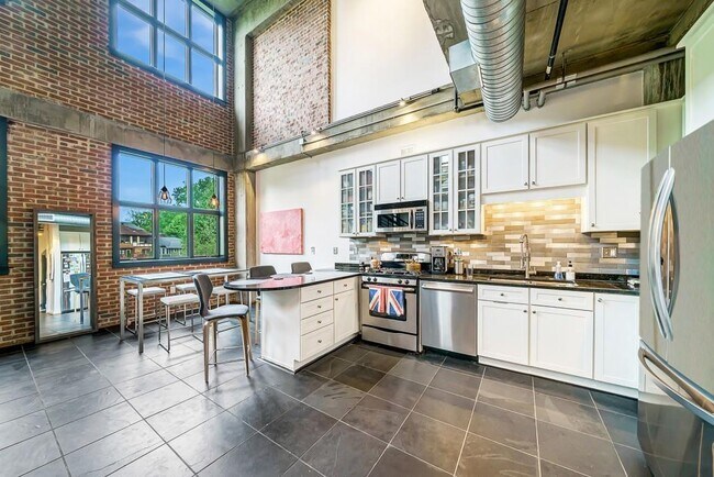 Building Photo - 640 Glen Iris Dr NE