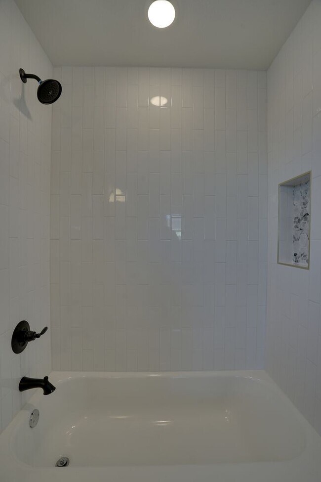 Building Photo - 302 Red Bird Ln