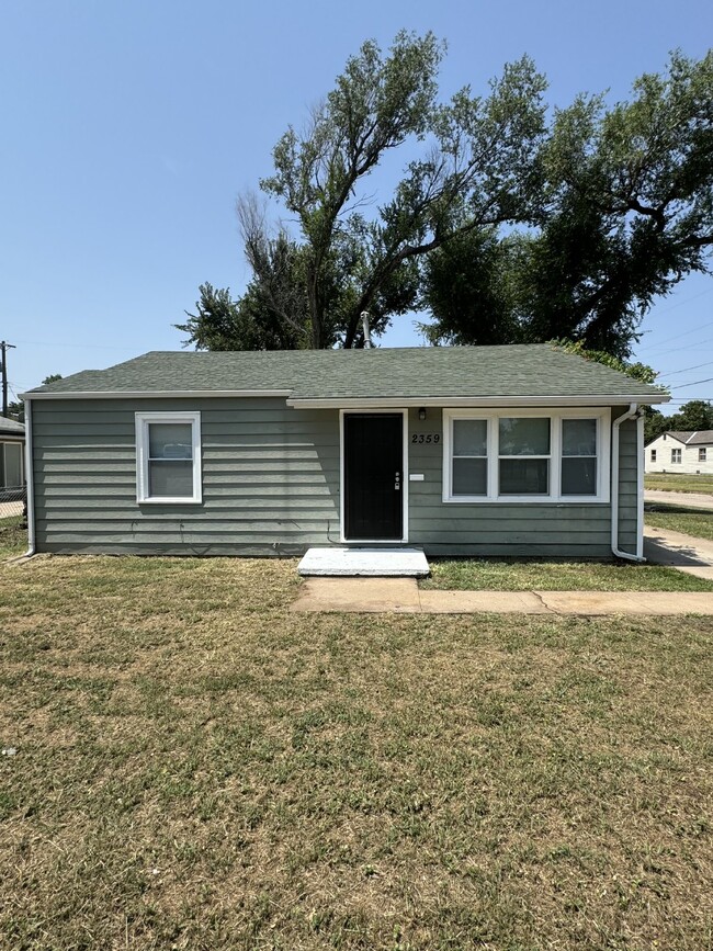 Primary Photo - 2359 N Estelle St