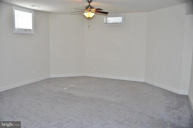 Building Photo - 7582 Venture Dr