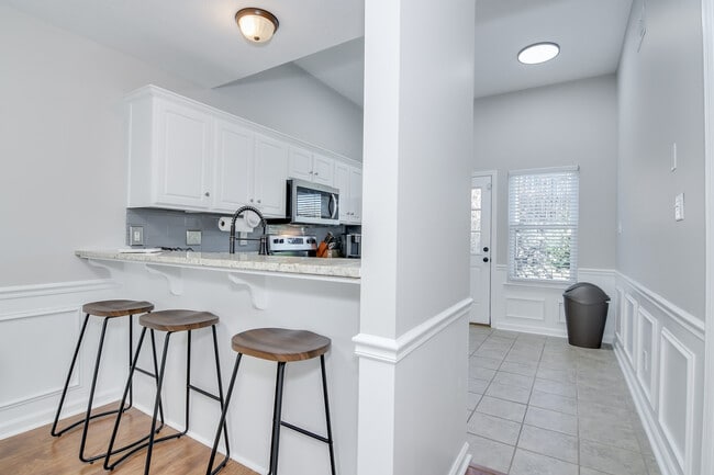 Building Photo - 2003 Helmsdale Ln