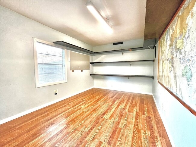 Building Photo - 1328 Kings Row