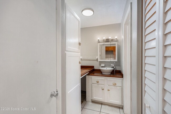 Building Photo - 390 W Cocoa Beach Causeway