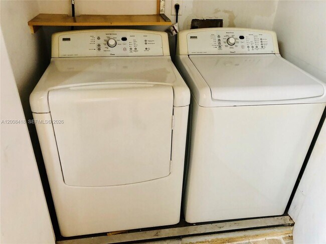 Building Photo - 10440 SW 156th Ct