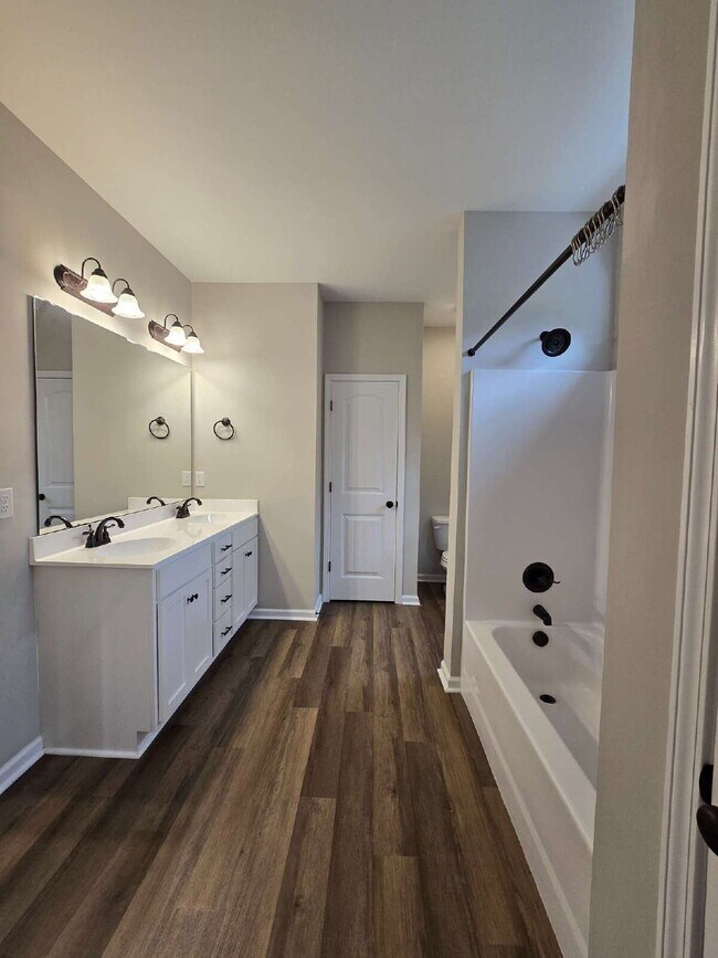 Building Photo - Beautiful 3-Bedroom Home with Bonus Room, Modern Finishes & a Huge Fenced Backyard