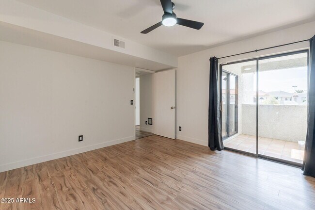 Building Photo - 850 S River Dr