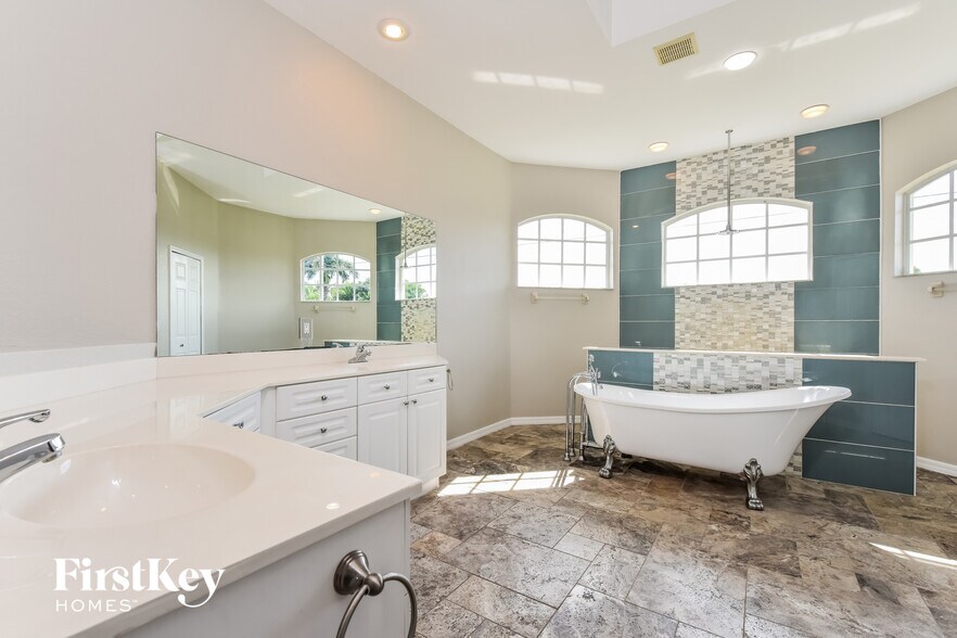 Building Photo - 507 SE 11th St