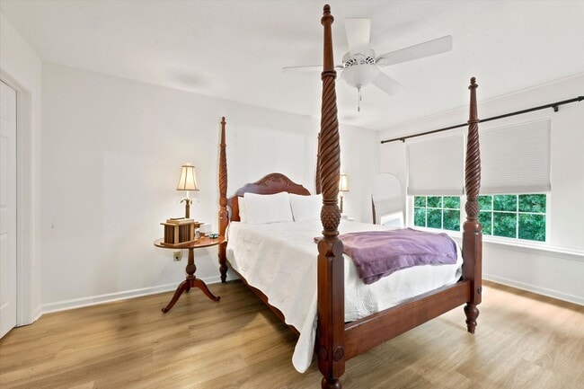 Building Photo - Town Home in Popular North Pointe