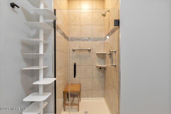 Building Photo - 29 Midway Rd N