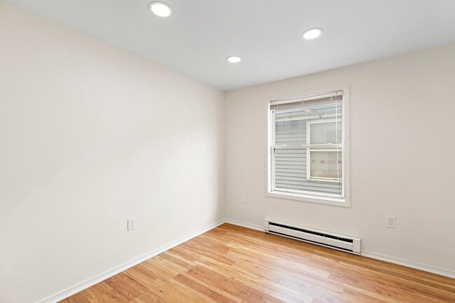 Building Photo - 404 Halladay St