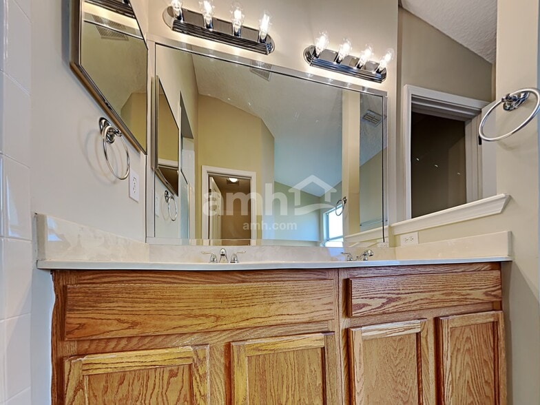 Building Photo - 386 Stonehurst Pky