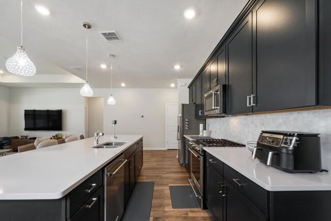 Building Photo - 13673 Fresh Ivy St