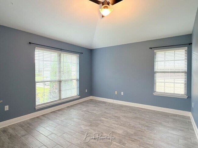 Building Photo - 6185 Autumn Pines Cir