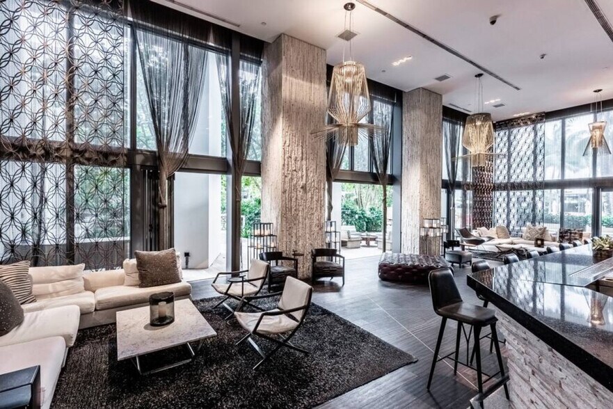 Building Photo - 2201 Collins Ave