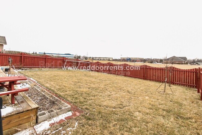 Building Photo - 10031 Golden Dr