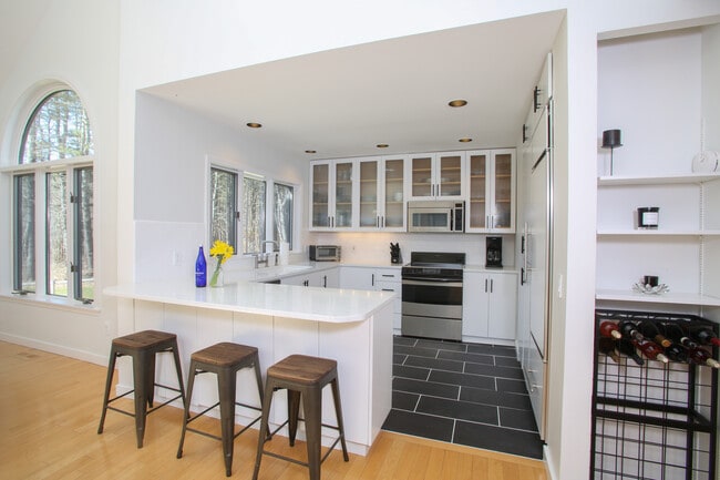 Building Photo - 23 Cross Rd