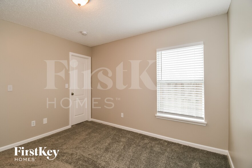 Building Photo - 6530 Blue Leaf Ln