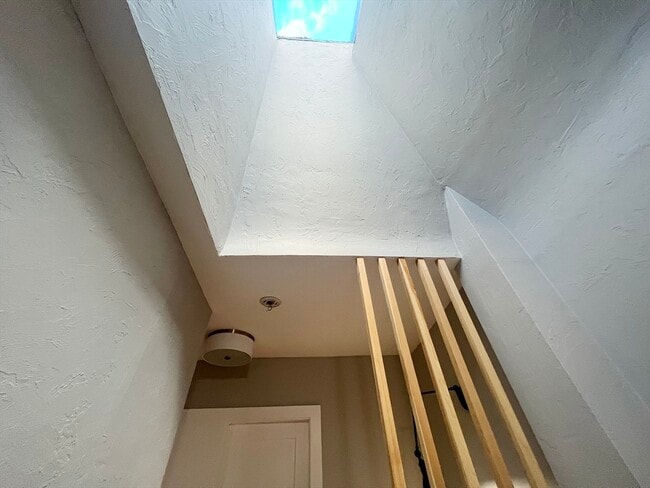 Building Photo - 118 Brooks St