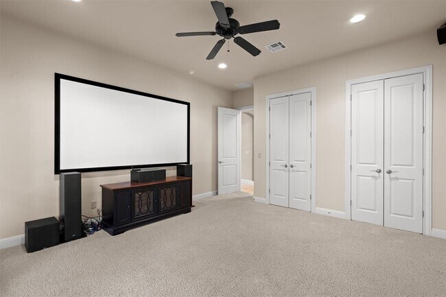 Building Photo - 17109 Northlake Hills Dr
