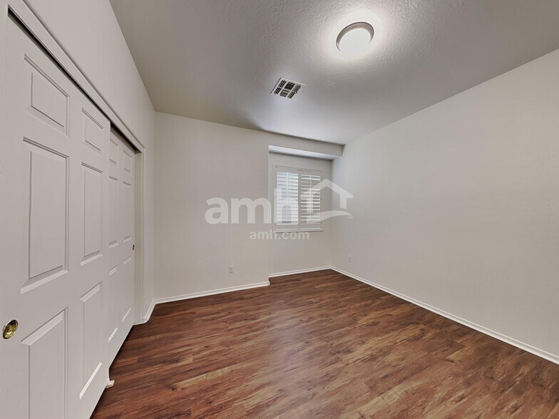 Building Photo - 6829 W Yearling Rd