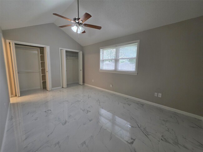 Building Photo - 3127 E Heatherock Cir