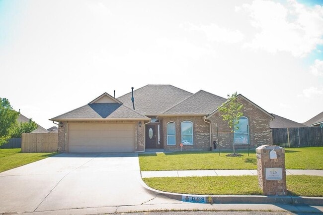 Primary Photo - 826 Rickwood Cir