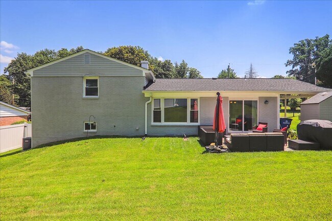 Building Photo - COMING SOON - Fresh and Updated - 4Bed/3Bath Split Level  w/ spacious yard