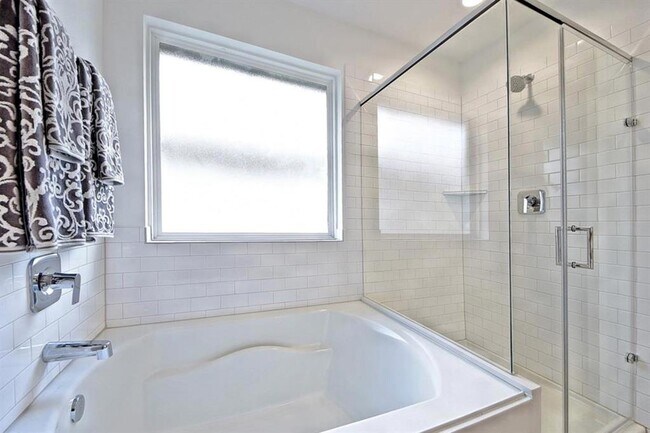 Building Photo - 6902 Telford Holw Trl