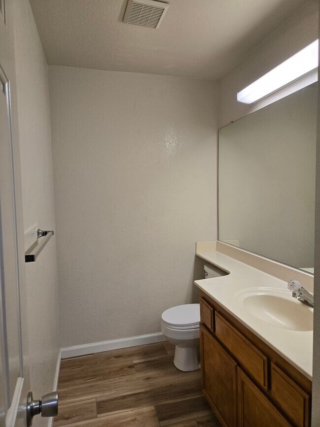 Building Photo - 1923 Glen Ridge Dr