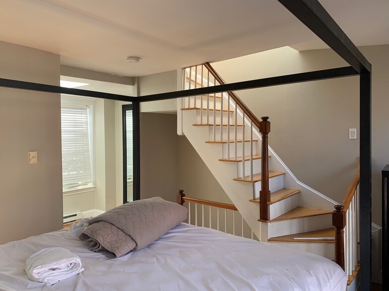Building Photo - 16 Cedar Lane Way