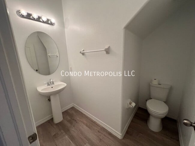 Building Photo - 1401 Priory Cir