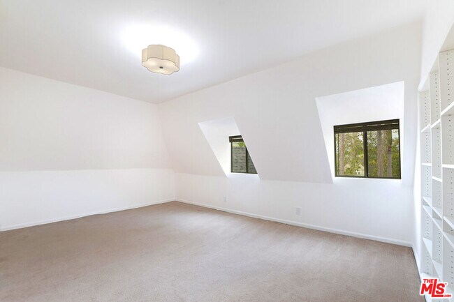 Building Photo - 449 S Citrus Ave