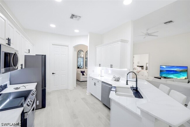 Building Photo - 16188 Parque Ln