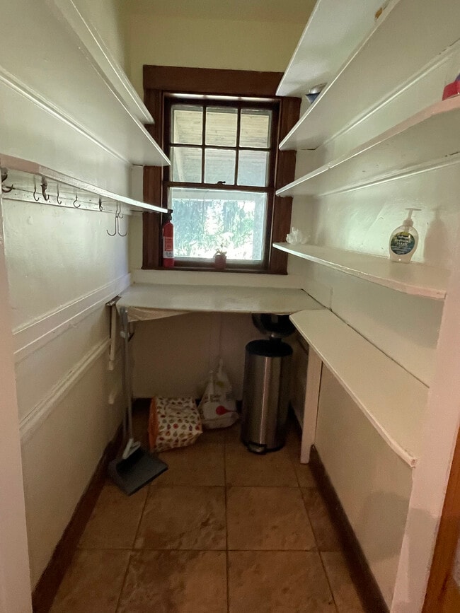 Building Photo - 111 Russett Rd